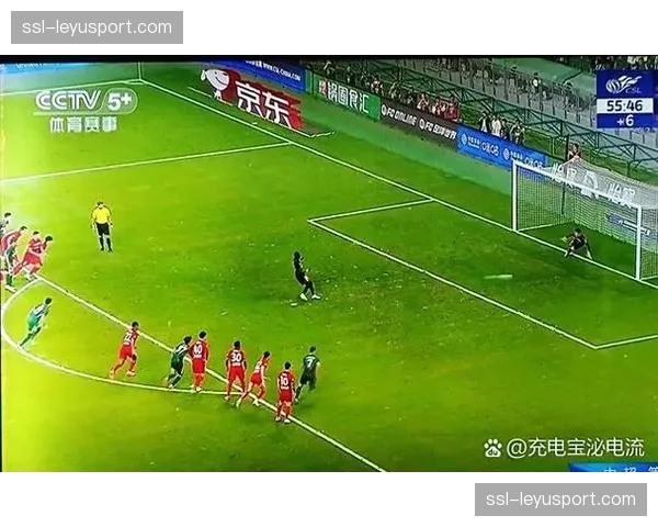 空调冷气直吹室内草皮，皮球运行轨迹变速考验门将站位预判